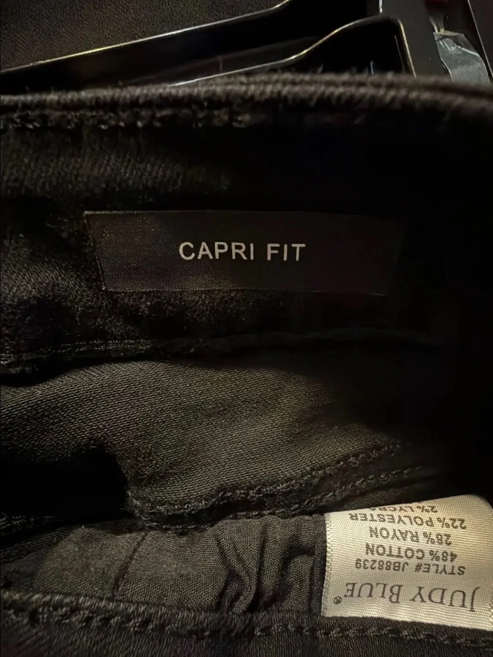 Judy Blue Black Capri Fit Pants - Size 15 - Picture 3 of 3